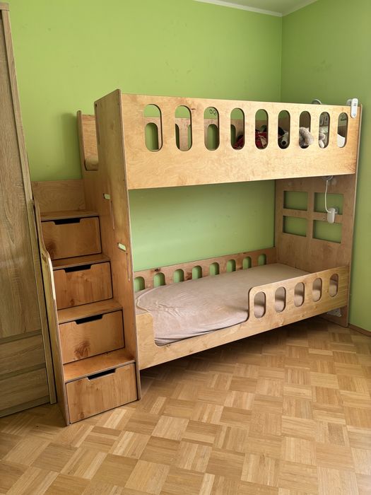Łóżko piętrowe wraz z materacami