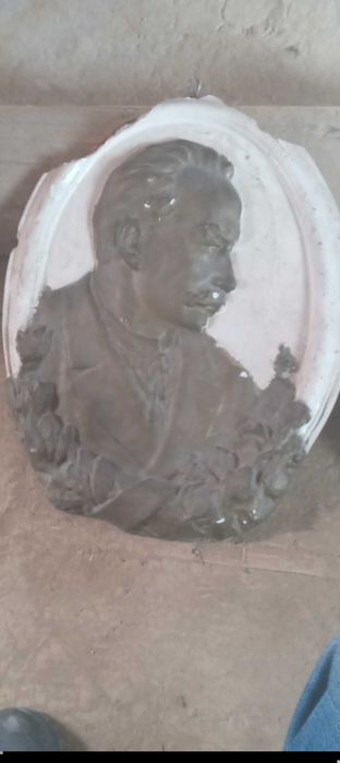 Портрети Шевченка і Франка.