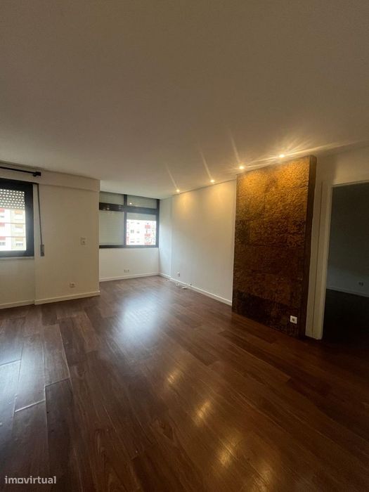 Excelente Apartamento T1 para arrendar | Bairro do Liceu