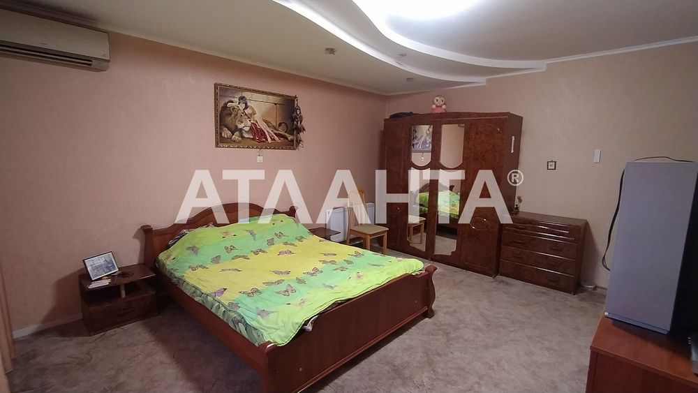 Продам 2 дома на одном участке в центре Ленпосёлка, 10 соток земли