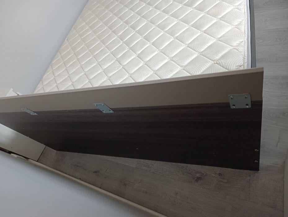 Cama com colchão 140x190