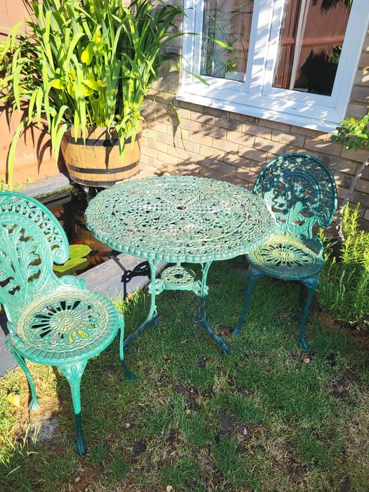 Zestaw całorocznych aluminiowych mebli ogrodowych. Stół +2 krzesła