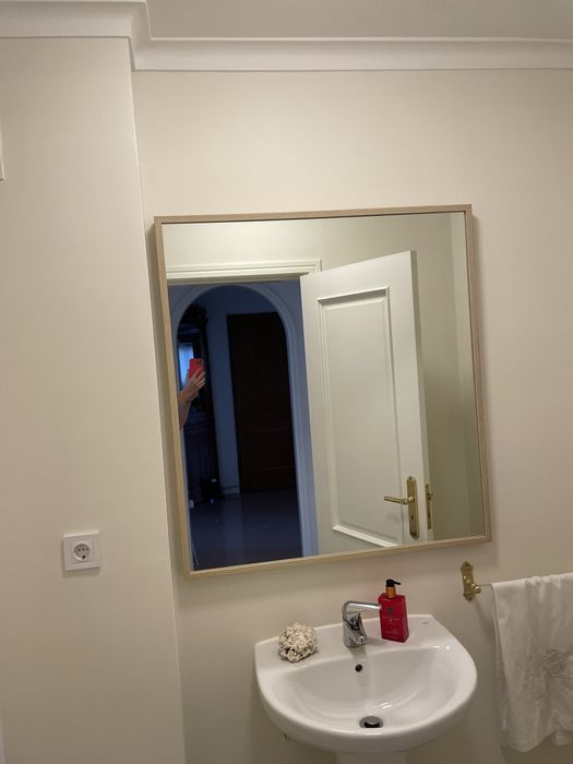 Espelho 1m x 91cm com moldura em madeira clara