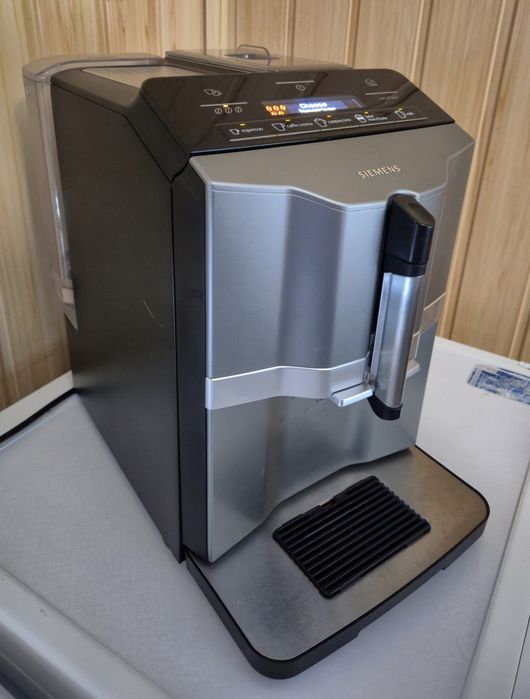 Siemens EQ.3 s300 автоматична кавомашина