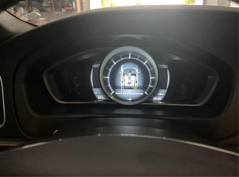 Volvo v40 r design