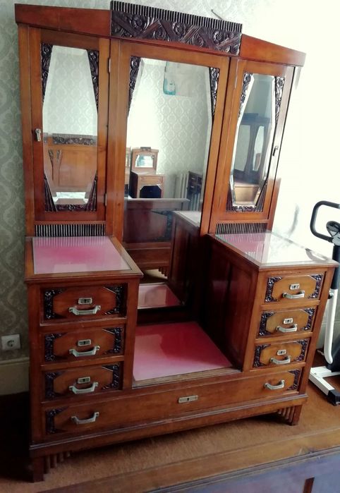 Comoda ou Toucador antiga Art Deco em madeira maciça e espelho triplo