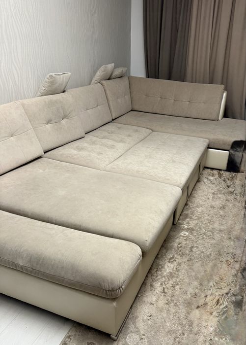 Кутовий диван  бежевий великий