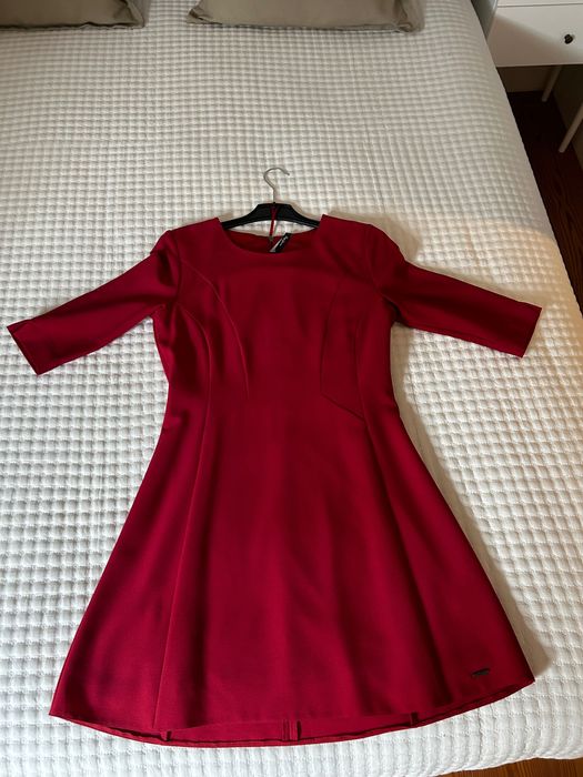 Vestido Vermelho Cereja Pepe Jeans - Perfeito para Ocasiões Especiais