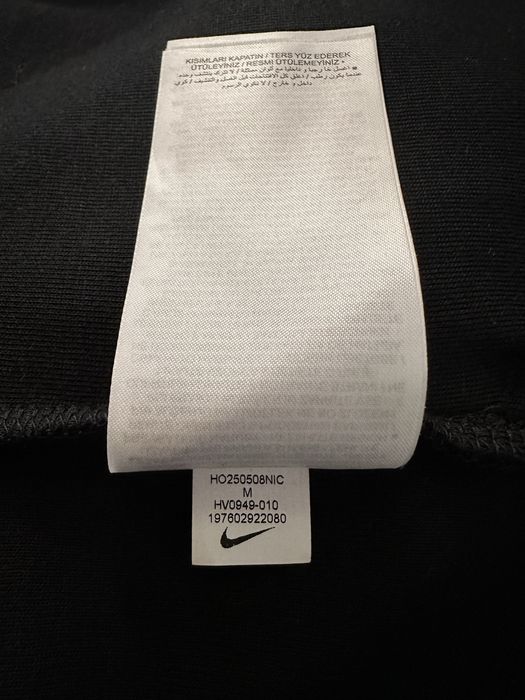 Толстовка мужская Nike Tech Fleece черного цвета.