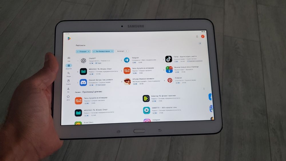 Samsung Tab T535. З підтримкою сім картки.