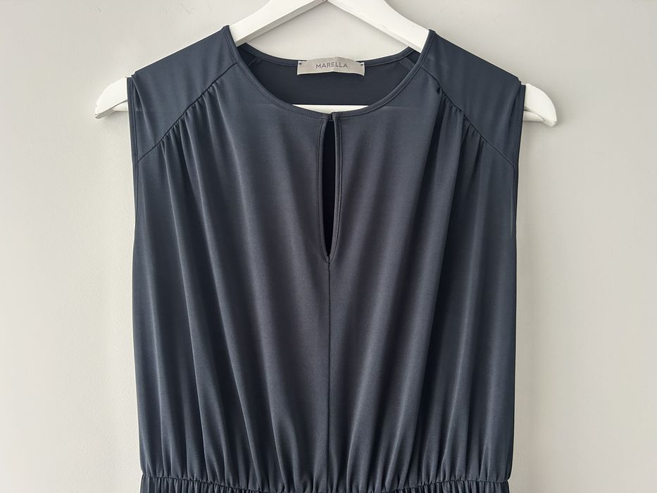 Vestido Marella azul escuro plissado