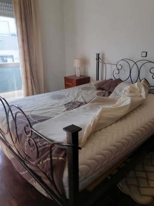 Vendo cama com colchão (2 unidades) - 300€ cada