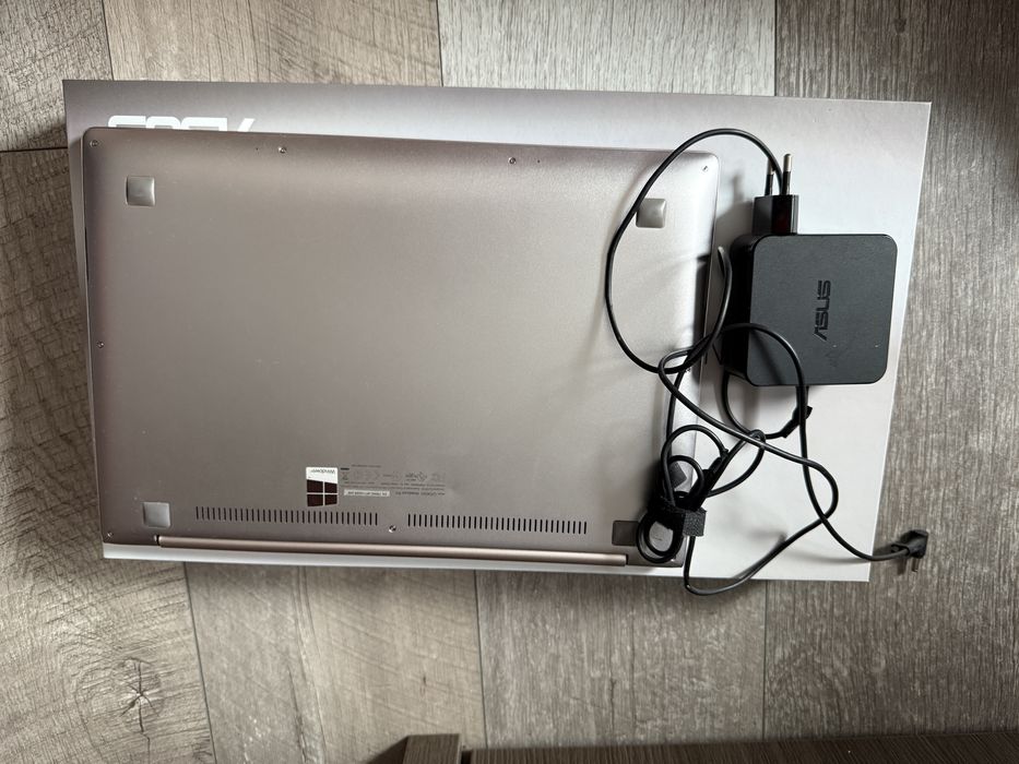 Laptop Asus ux303U 13,3” intel Core i5 12 GB RAM / 250 GB SSD