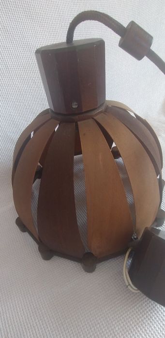 Drewniana lampa wisząca