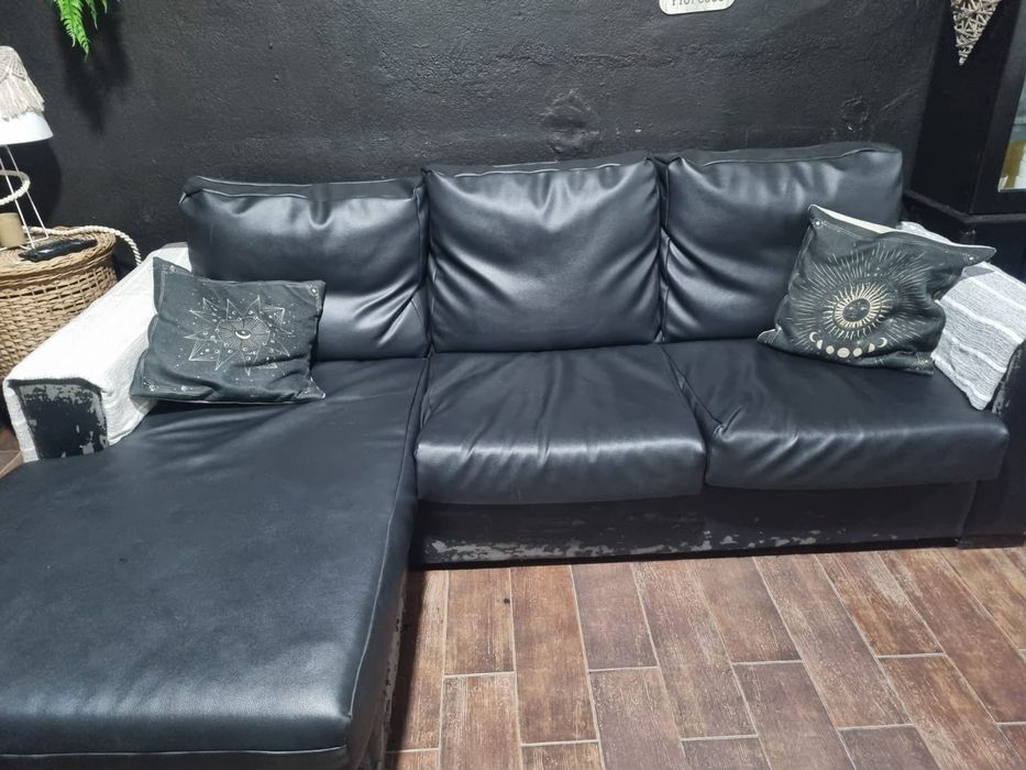 Sofá preto com chaise long