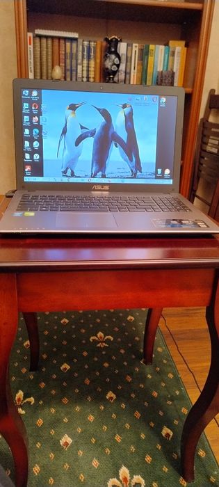 Ноутбук Asus X550C в идеальном состоянии