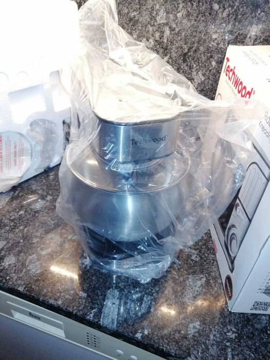 Batedeira Elétrica_Processador 1300W com Taça Inox 6L TECHWOOD NOVO