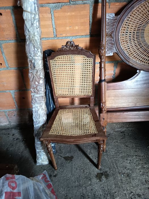Cama solteiro em madeira antiga