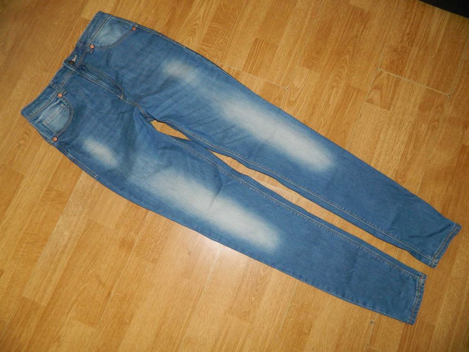 United colors of Benetton jeansy roz 28