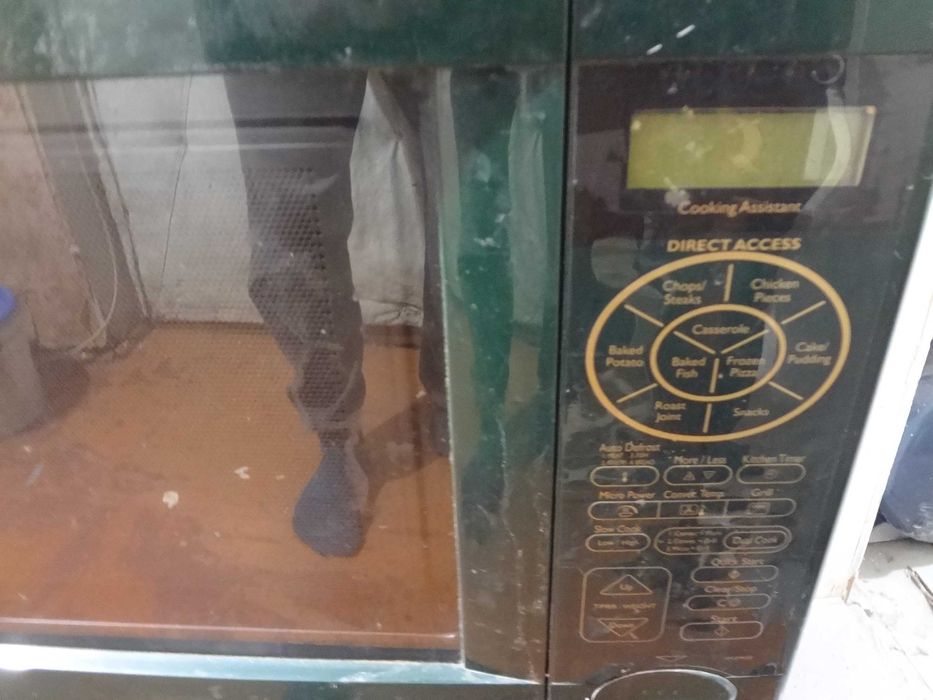 Продам микроволновую печь Sanyo EM-D9550. Не работают кнопки.