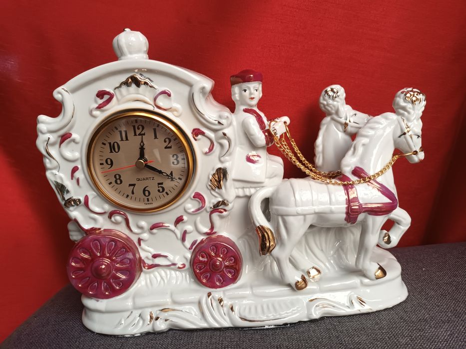 Estatueta de cavalos com relógio- NOVA