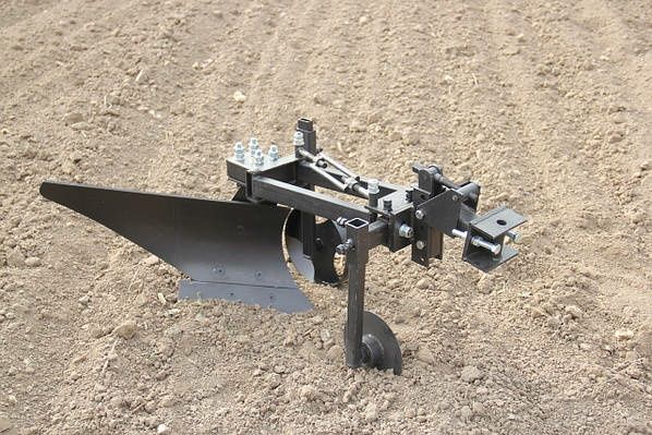 Плуг до мототрактора з гідравлікою