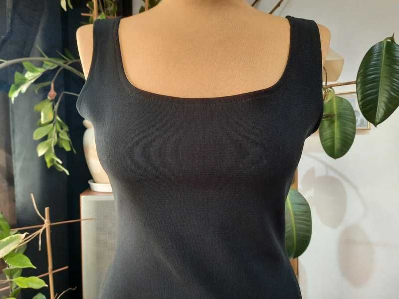 Czarna dopasowana sukienka w drobne prążki - No Limit