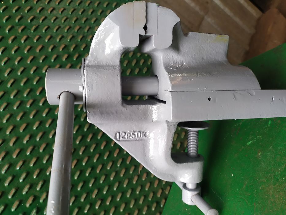 Тиски  лещата тиса СССР