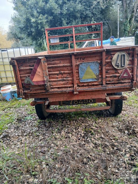 Reboque agricula em estado razoavel com documentos