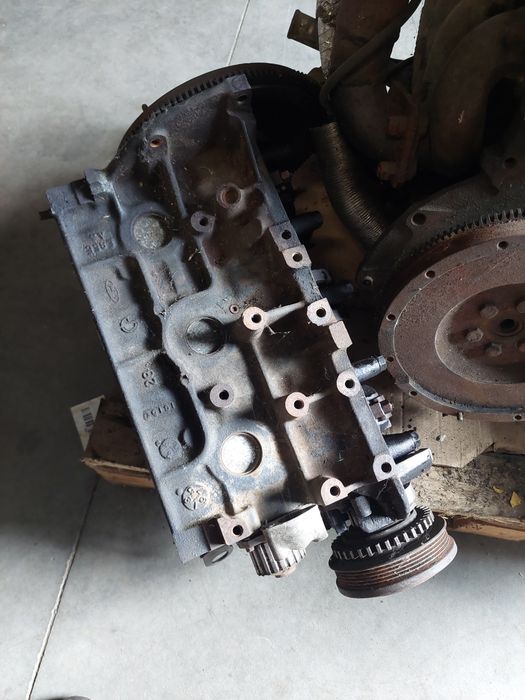Dół silnika 1.8 CVH Ford Sierra blok korbowody tłoki