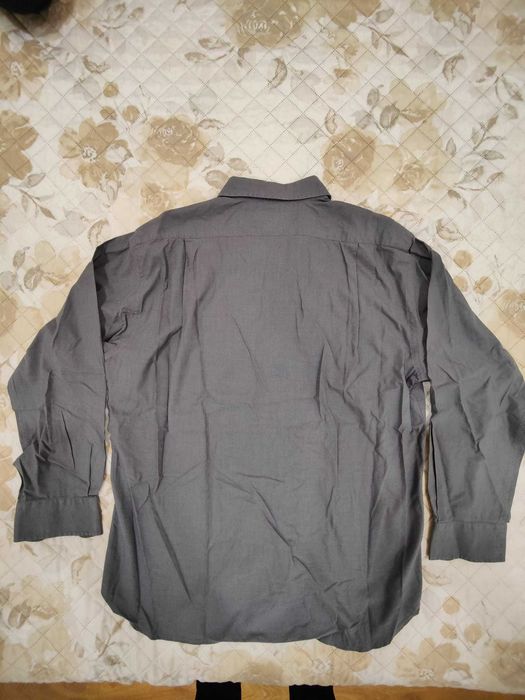Camisa cinza tam. L/XL em excelente estado