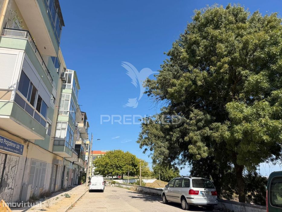 T2 Luminoso junto ao Hospital Garcia da Orta