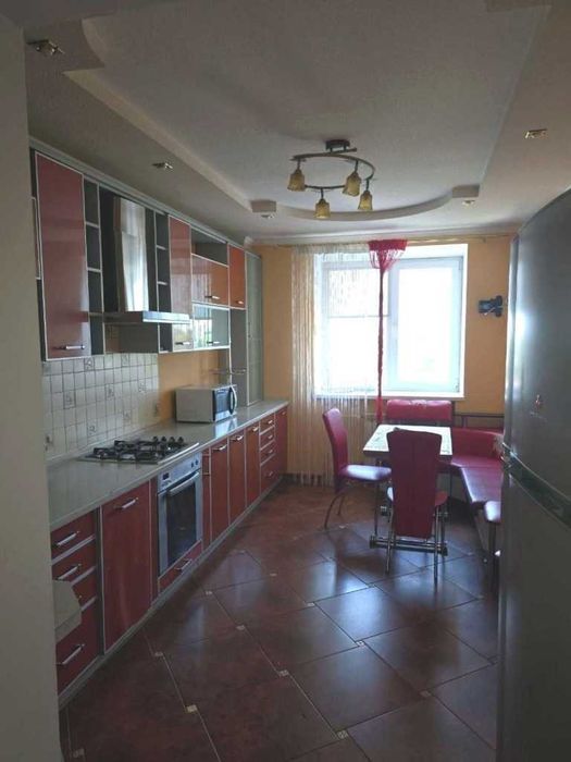 Терміново простора 2-кімнатну квартиру 81,5 м² з ремонтом та меблями
