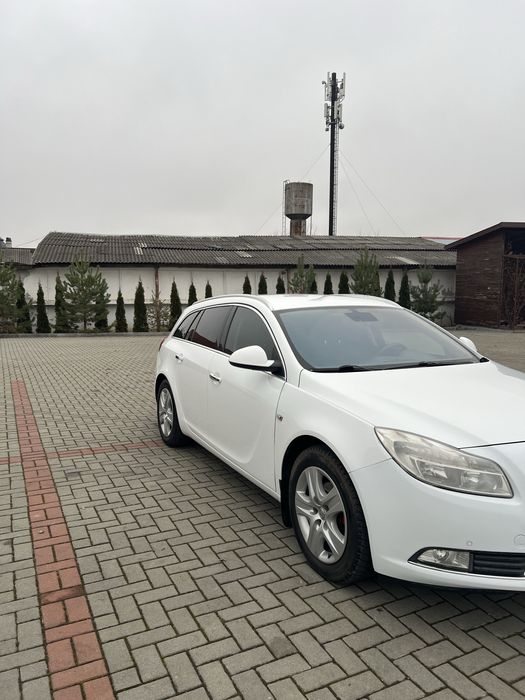 Продам опель інсігнія 2011 .