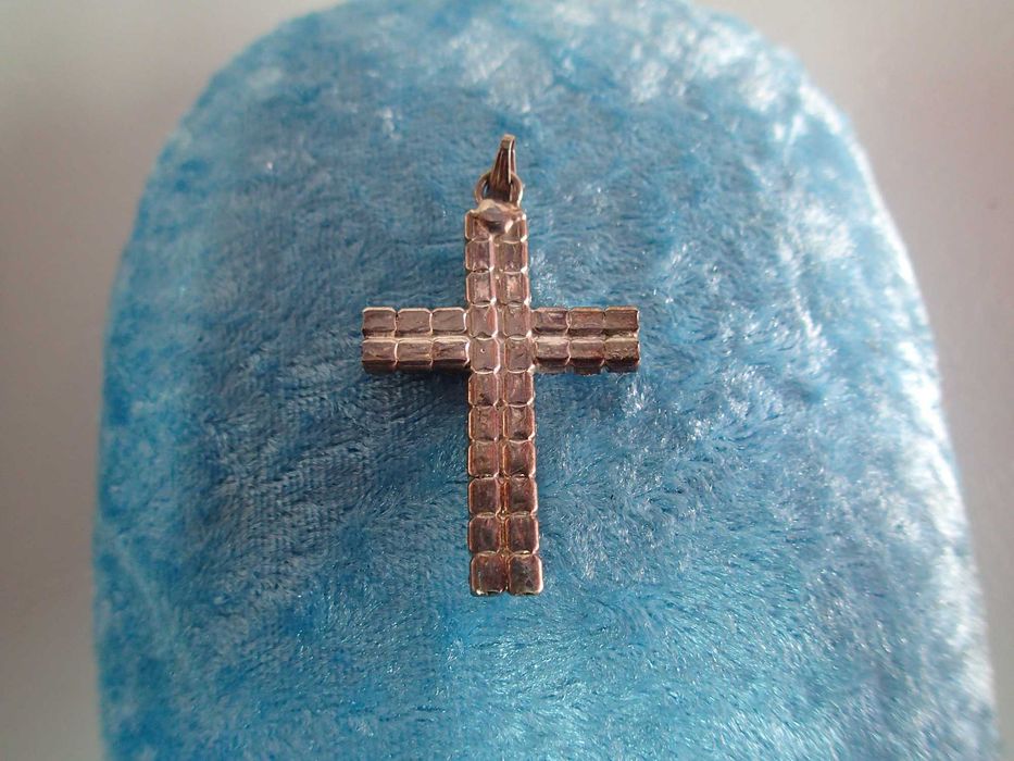 Crucifixo antigo em strass e metal