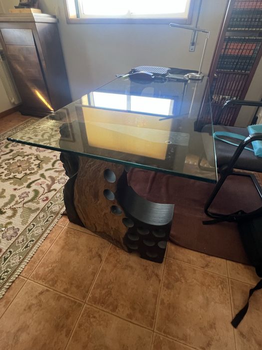 Mesa de vidro e xisto + estante