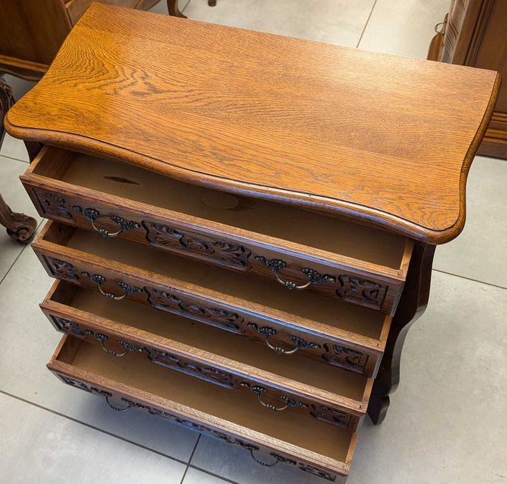 Bardzo ładnie zdobiona komoda,głębokość 31 cm.-sklep Dąbrowa Górnicza