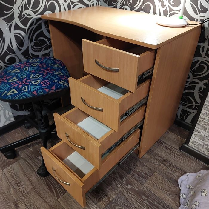 Продам детский стол, кресло для школьника.