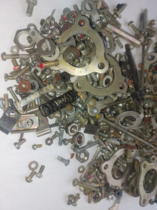 Крепеж (болтики, гаечки). 1 кг - 60 грн.