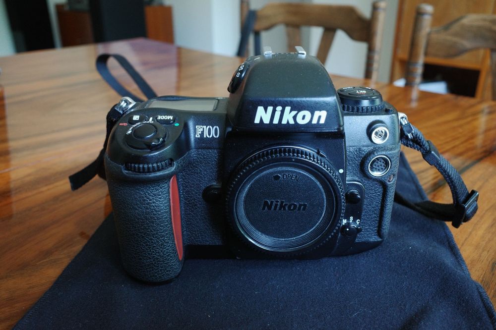 Nikon F100 aparat analogowy