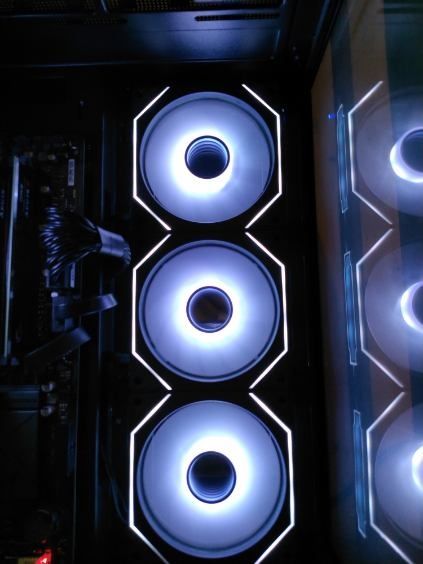 Komputer do gier_ Ryzen 7 8700_RTX 5060 8GB_32GB DDR5_SSD 1TB M.2 36Gw