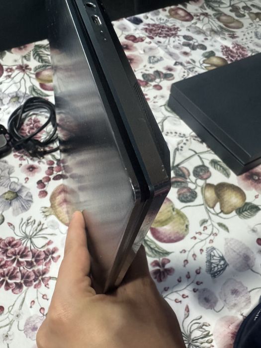 Portátil ASUS ZenBook Pro Duo (UX581GV) - Ecrã Duplo / i7 / 16GB / RTX 2060
