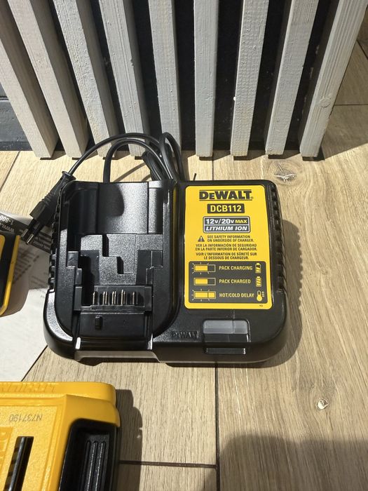 Набір Dewalt DCF809D1  Mexico імпакт,зарядне з акумулятором 2А