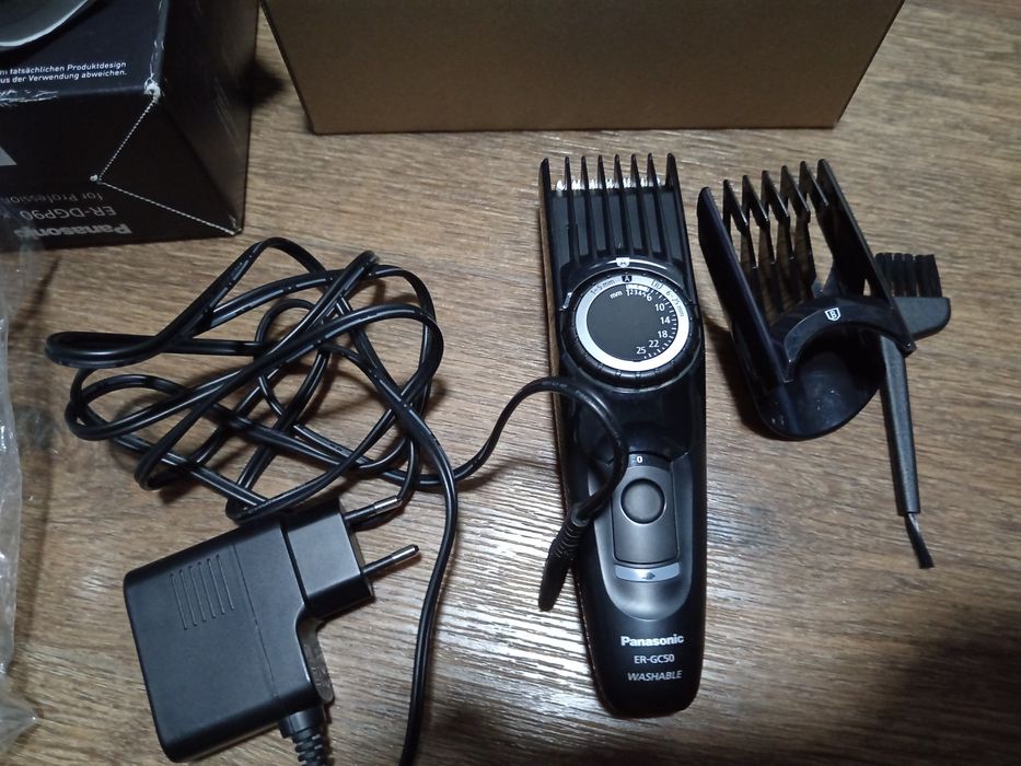 машинку для стрижки волос Panasonic ER-GC50.