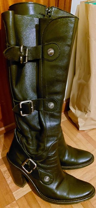 Botas cano alto em pele