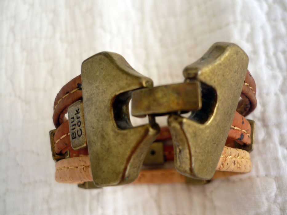 2 Pulseiras: uma de Cortiça e Metal/ outra Pulseira Unissexo Cabedal