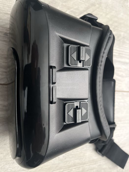 Virtual reality glasses