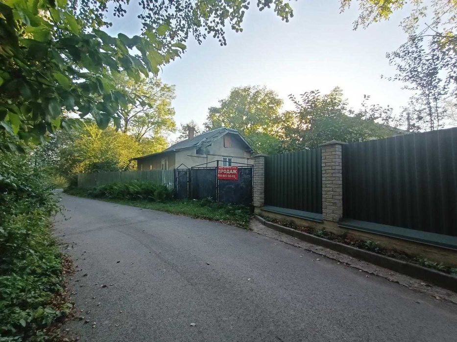 Продається будинок та земельна ділянка /Івано- Франк.