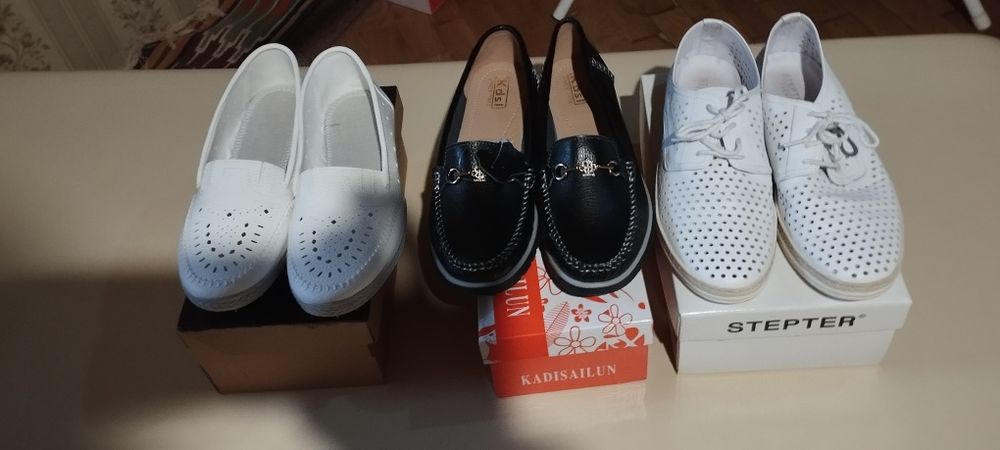 Продам речі.Медичне ліжко .Милиці і ходунки.