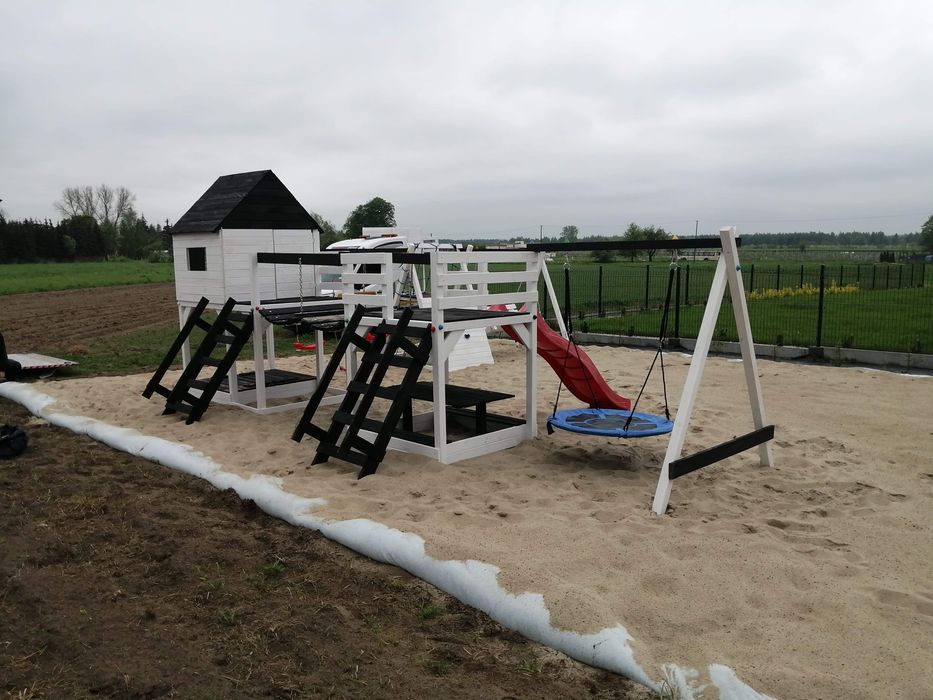 Plac zabaw mostek bocianie gniazdo wspinacza piaskownica hustawki